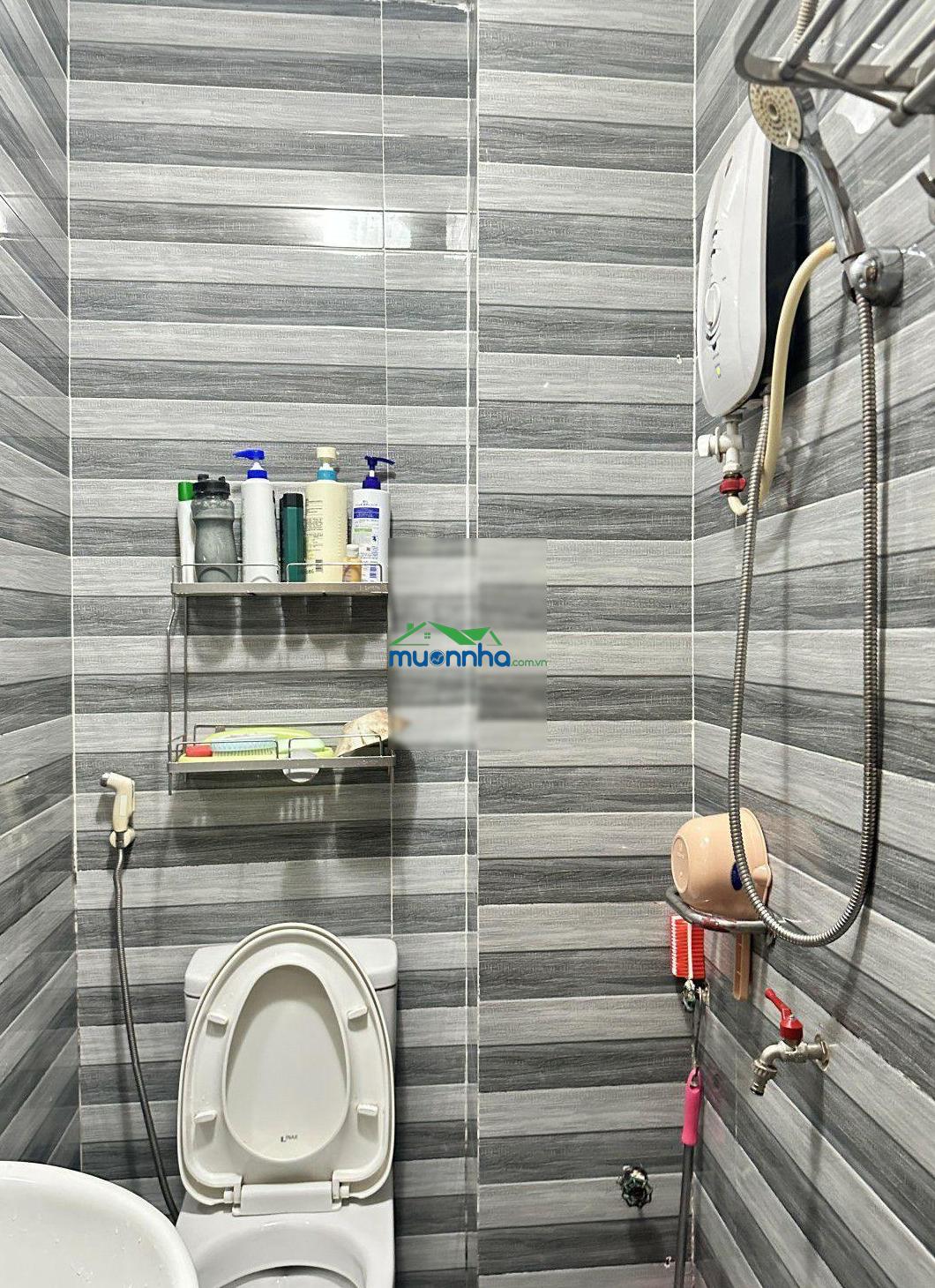 Ngay thiên phước kế quận 10. hẻm ô tô đỗ cửa. 4 phòng ngủ. 5 tỷ 6 - 4