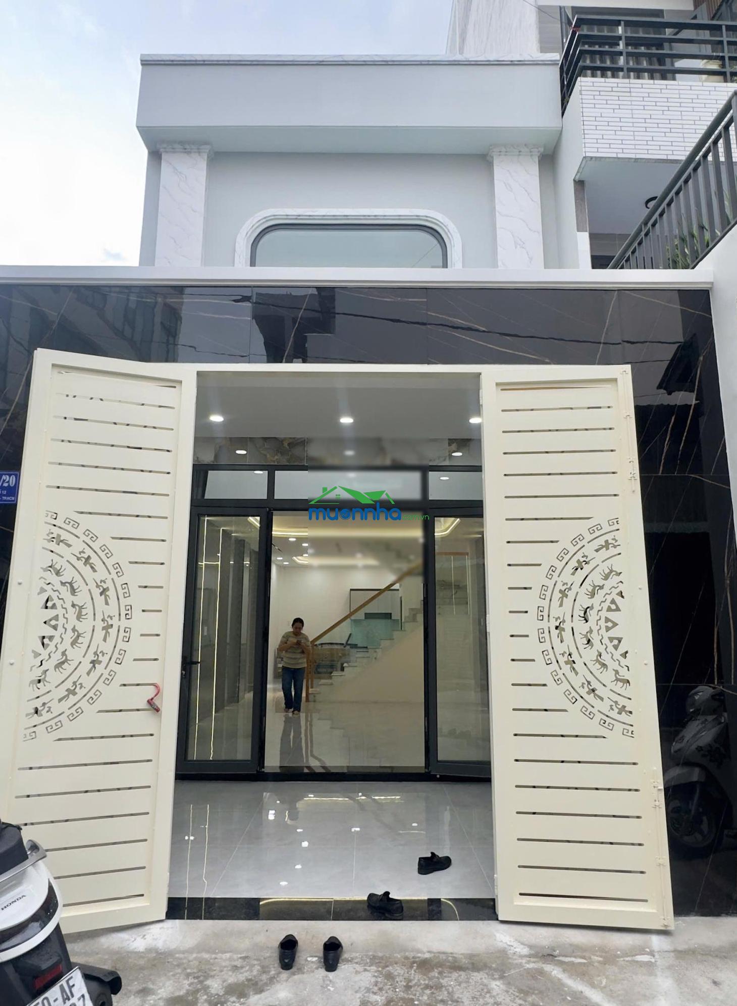 Nhà đẹp căn góc 2mt sát chợ nhà đẹp 1 lầu 5x14m, 1 lầu vừa ở vừa kinh doanh 6,7ty