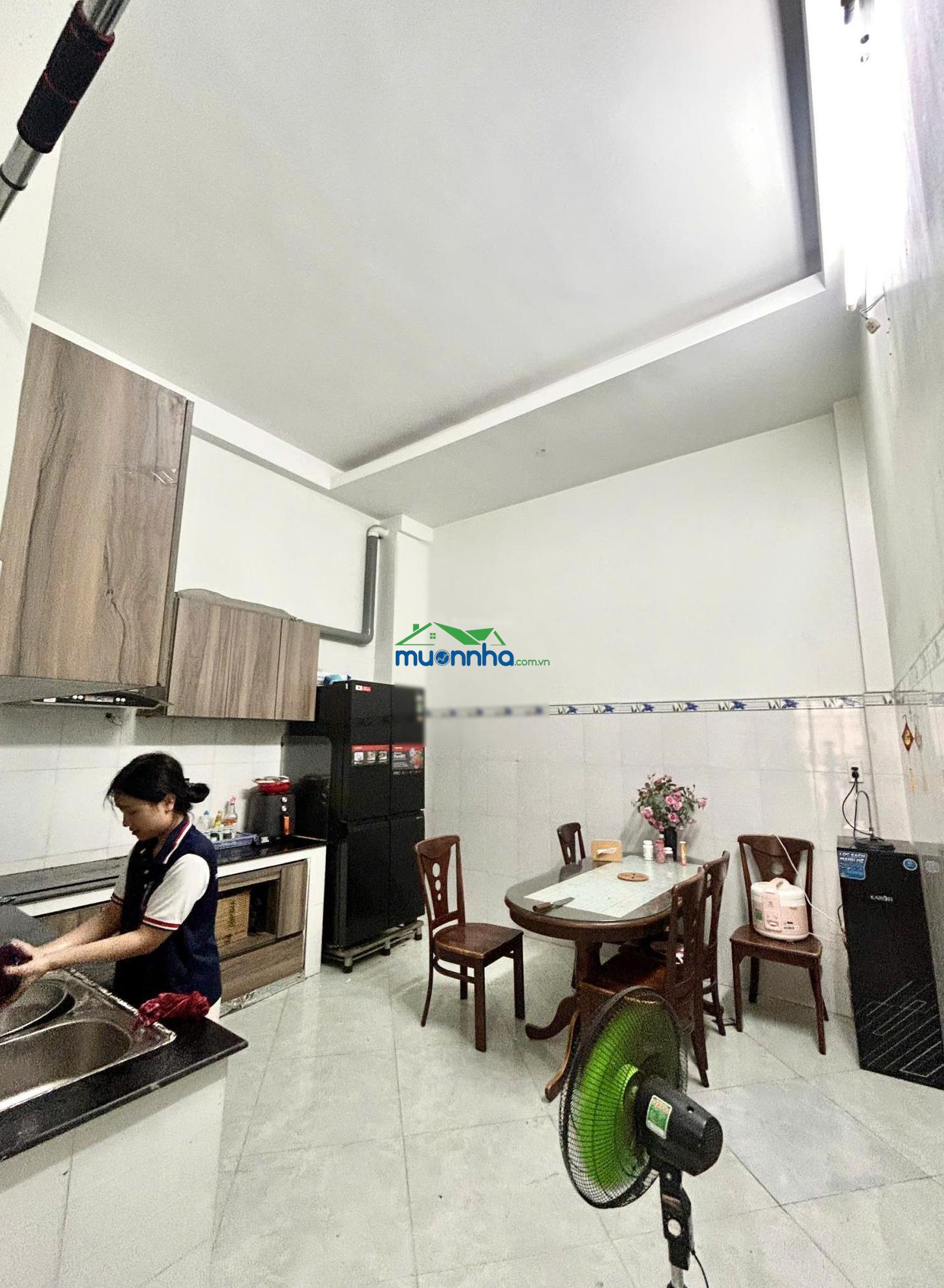 Nhà đẹp hẻm xe hơi thông đường số 2. gần ngã tư bình triệu.