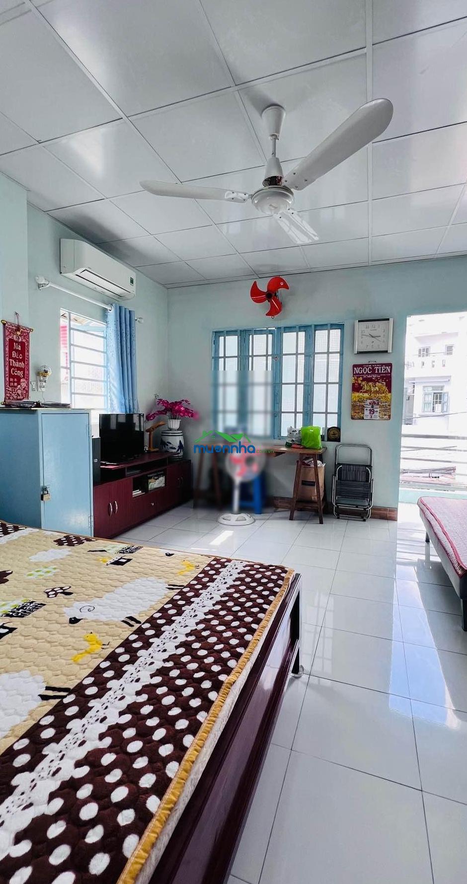 Bán nhà tân thuận - dt: 5m x 13m,nở hậu - có sân trước đỗ xe - gần trường học bệnh viện - nhỉnh 6t - 4