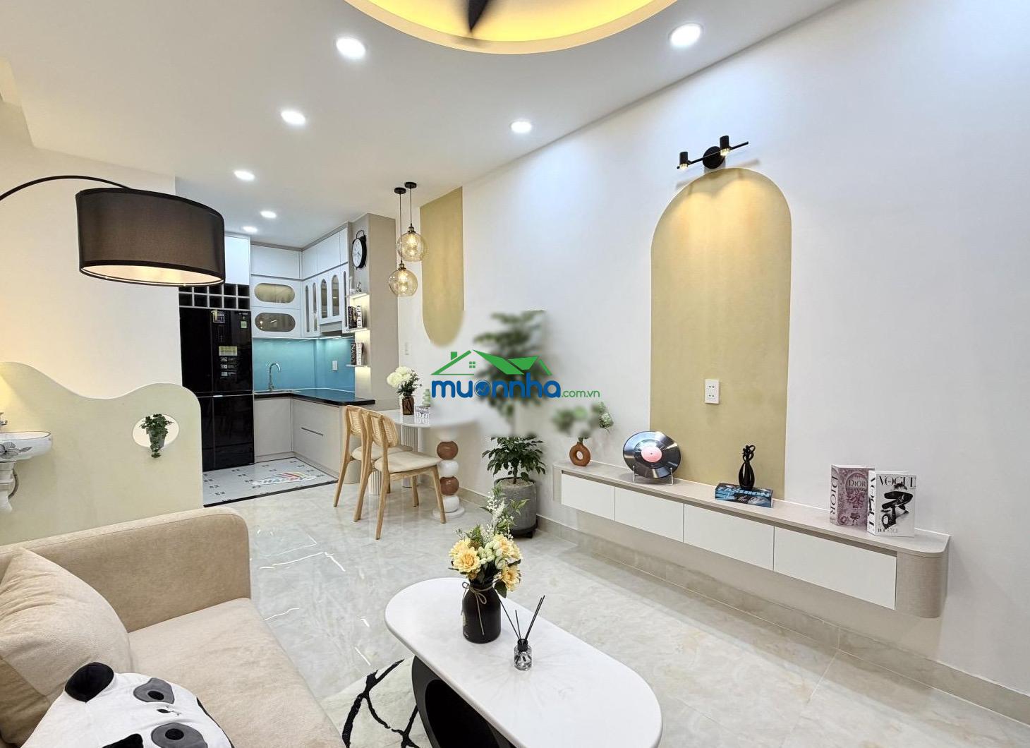 Nhà đẹp ở ngay, 2 tầng full nội thất, 3pn, giáp bình thạnh - 5.35 tỷ - 2