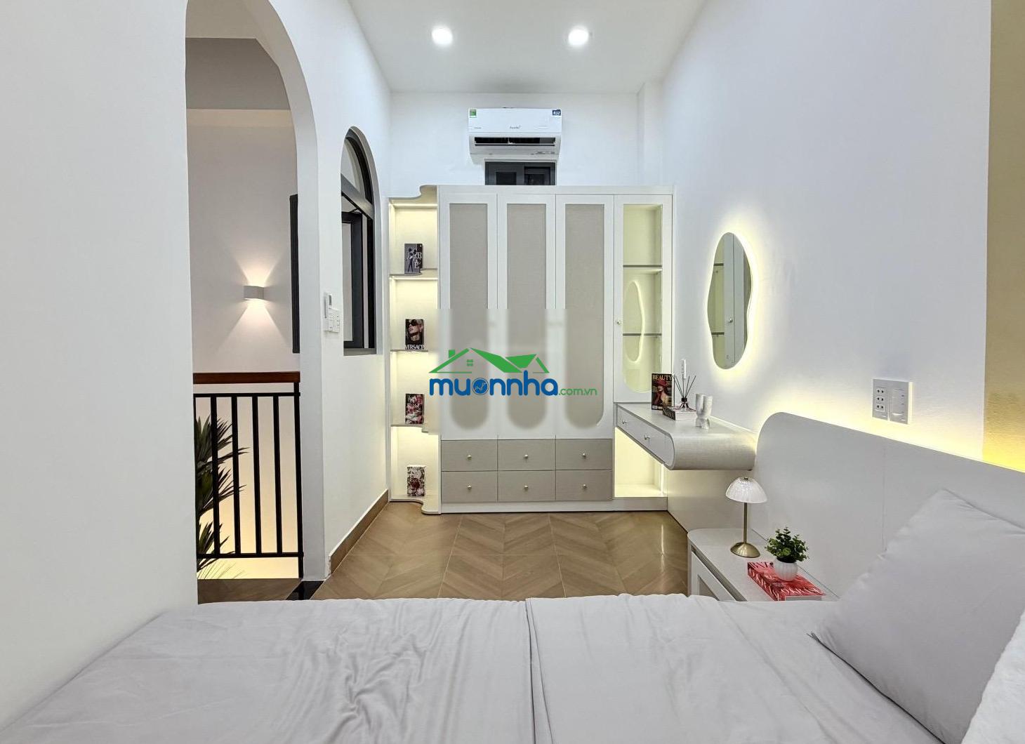 Nhà đẹp ở ngay, 2 tầng full nội thất, 3pn, giáp bình thạnh - 5.35 tỷ