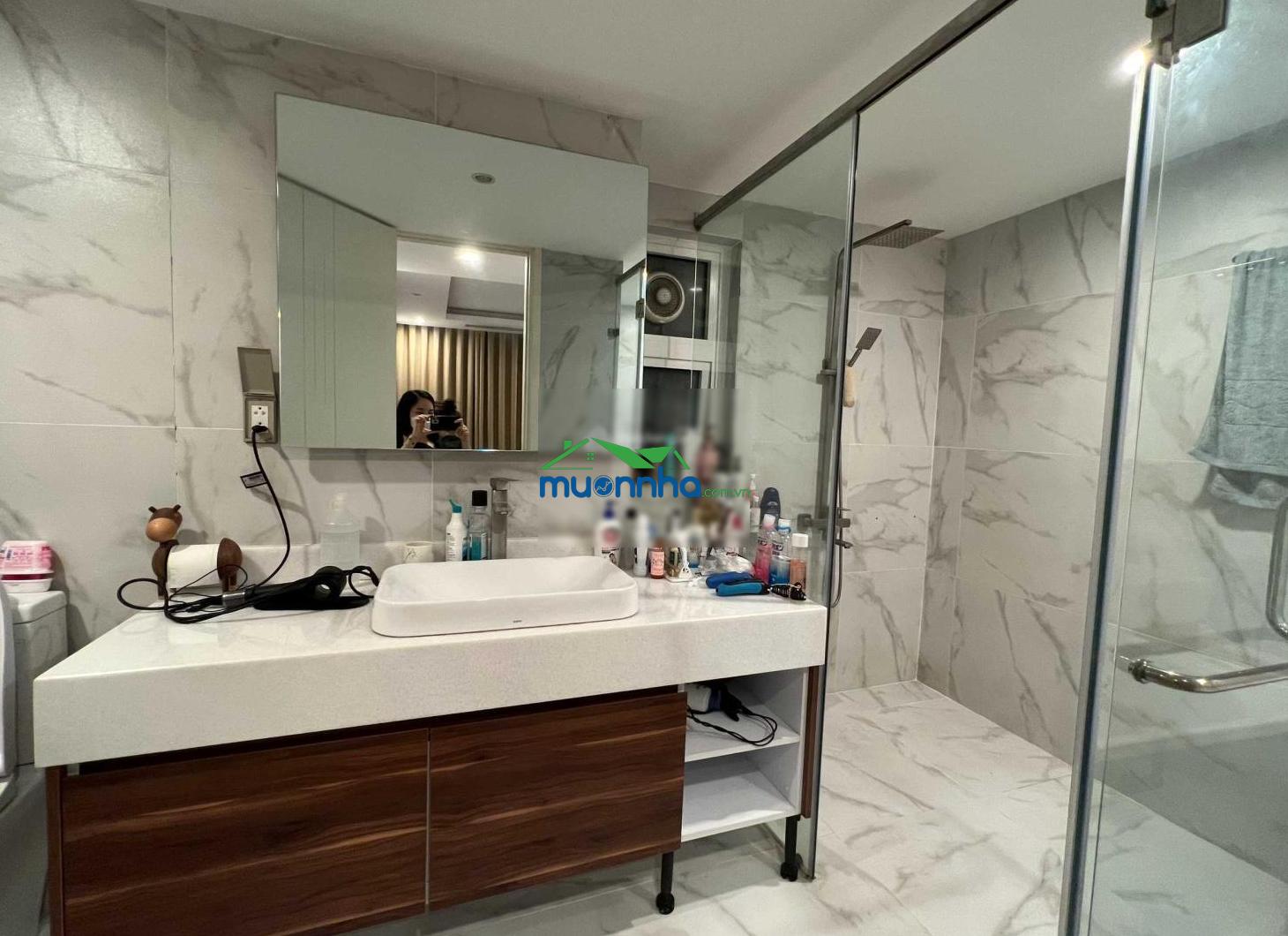 Cần cho thuê căn hộ cc screc tower, q3, dt: 76m2, 2pn, 2wc, giá: 10 triệu/ tháng