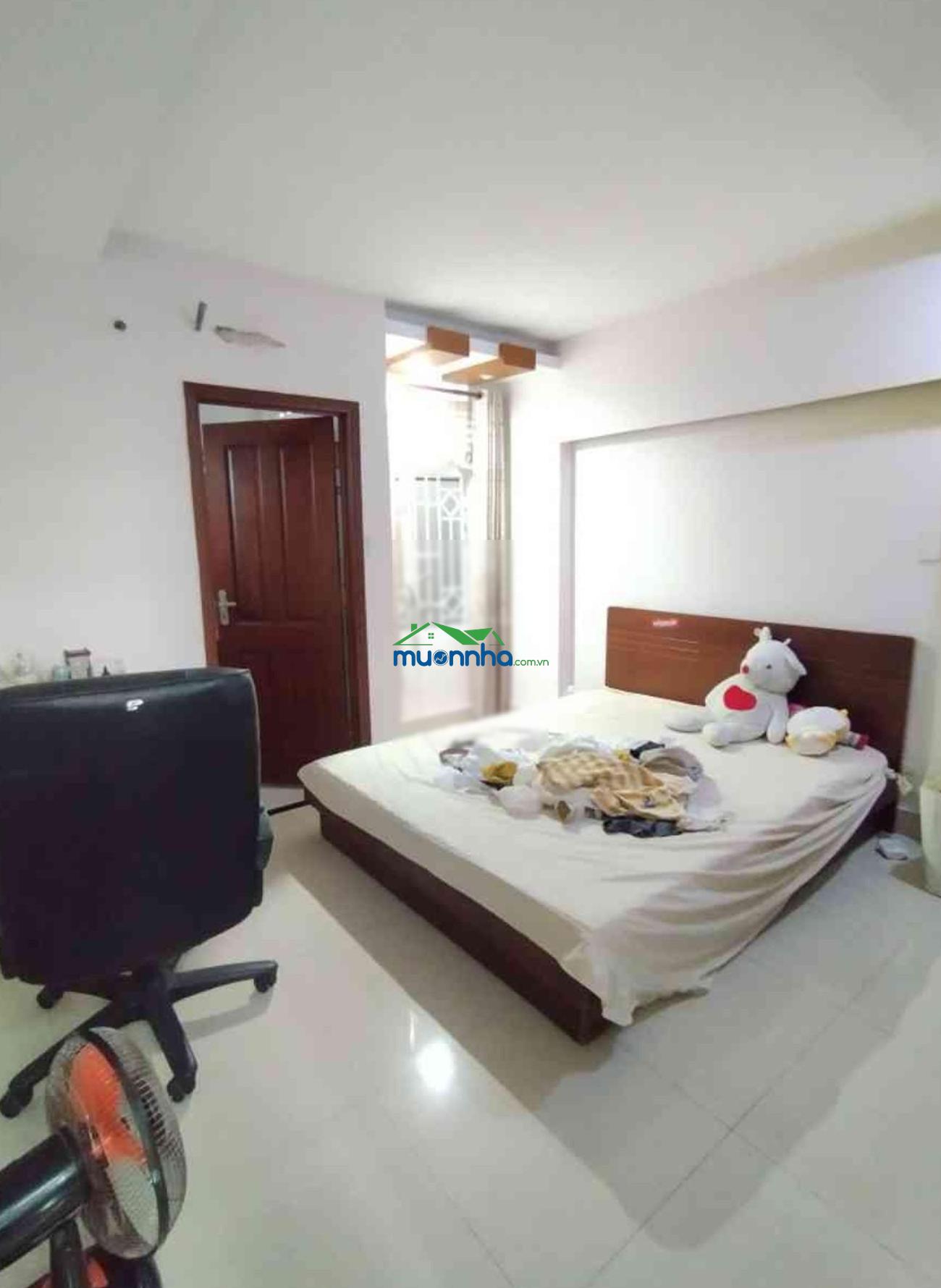 Chủ cần bán lo việc căn nhà chính chủ xây ở chăm chút kỹ lưỡng khu hẻm xe hơi thông quang trung