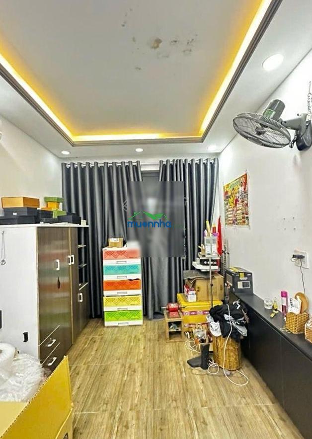 Bán nhà hẻm 6m đường cách mạng tháng tám, tân bình, dt42m², 3 tầng, 2 wc.