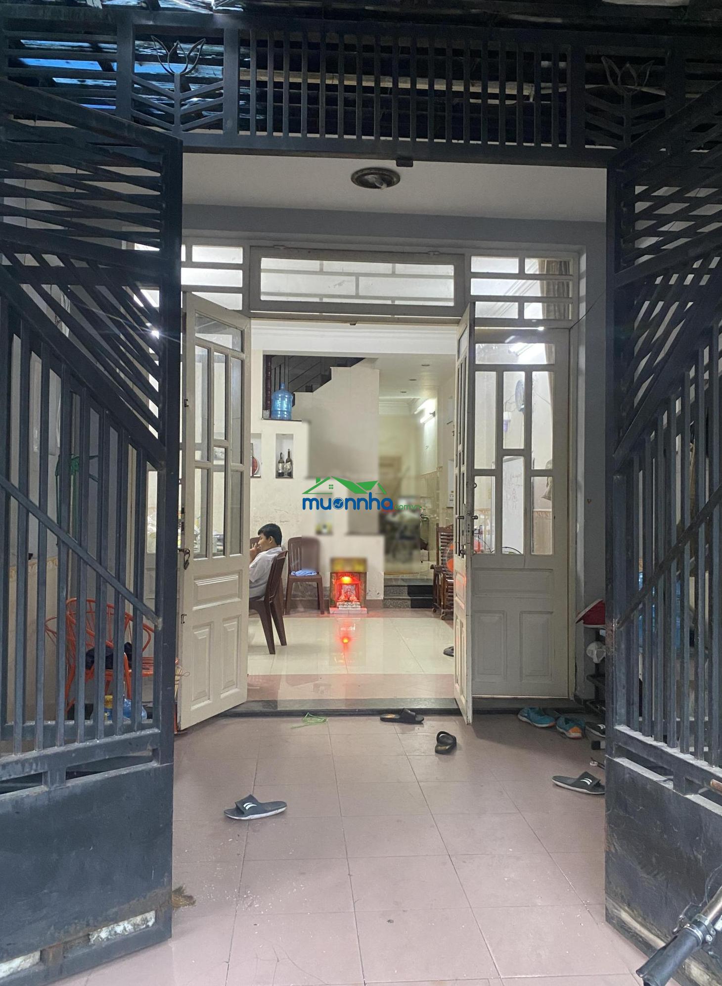 Hạ giá bán nhanh nhà gần trường đua phú thọ. dt: 4x16m. 3 lầu - 2