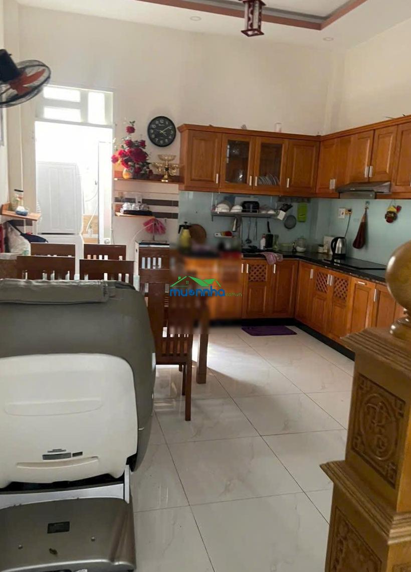 Bán gấp nhà 2 tầng 4m x 17m. nhỉnh 4 tỷ nguyễn văn quá