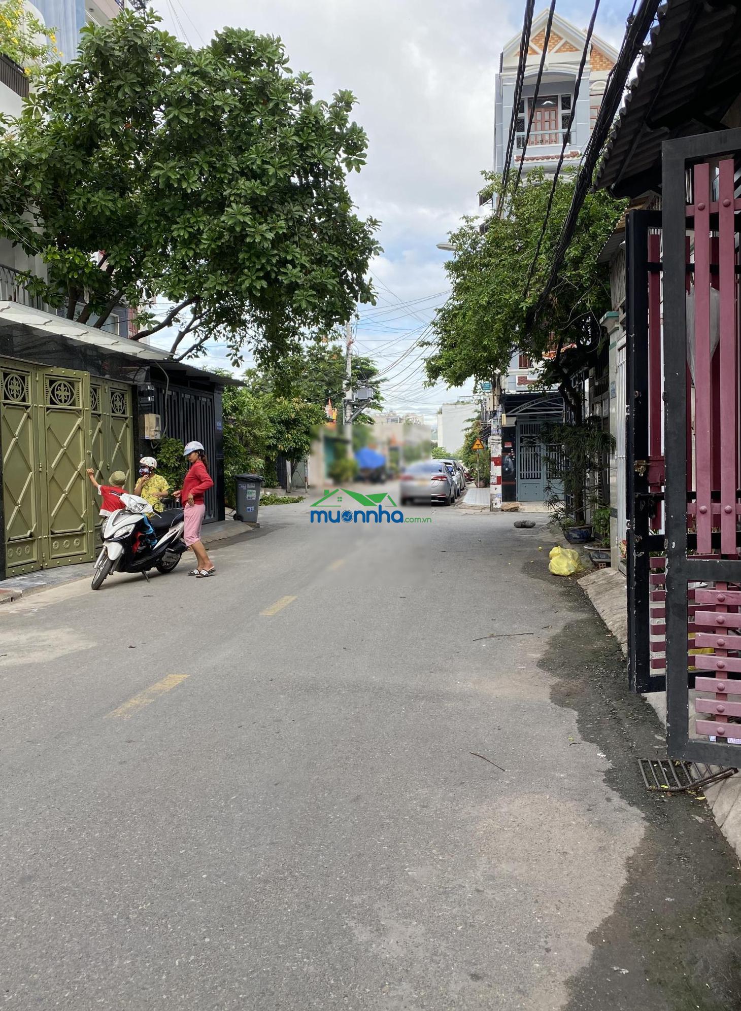 8 tỷ mặt tiền ngang 4m. nhà đường rộng 10m thông kd. không lỗi phong thủy. phan huy ích gv