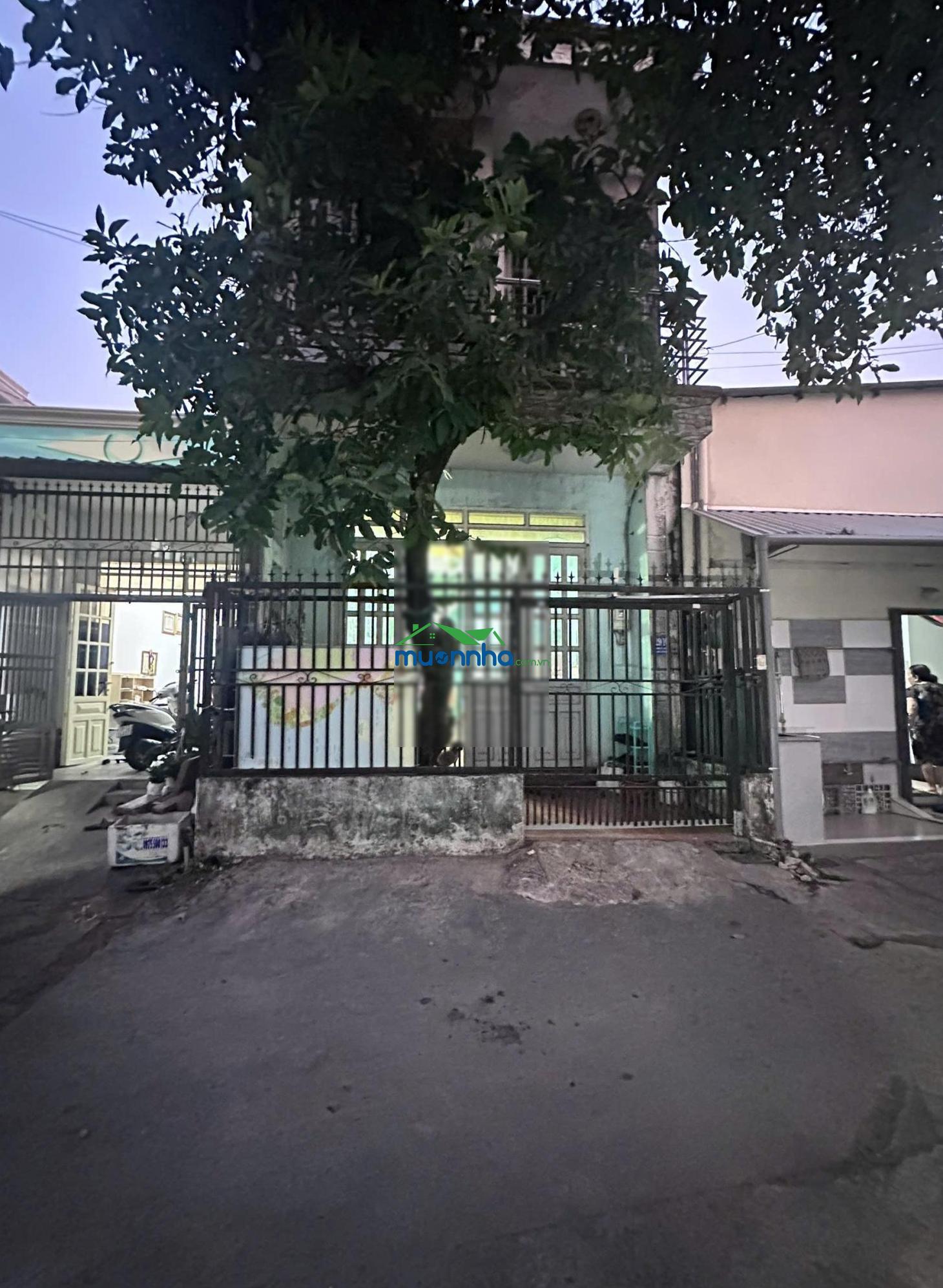 Bán căn nhà đôi 1/ lê lợi giáp vinhomes hóc môn