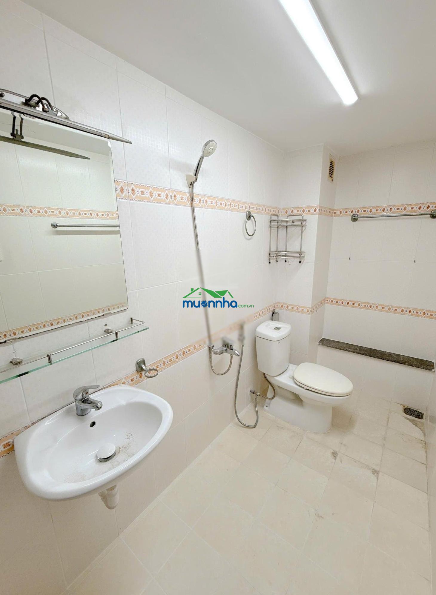 Nhà đẹp vị trí. gần siêu thị lotte. thuận tiện di chuyển các quận trung tâm