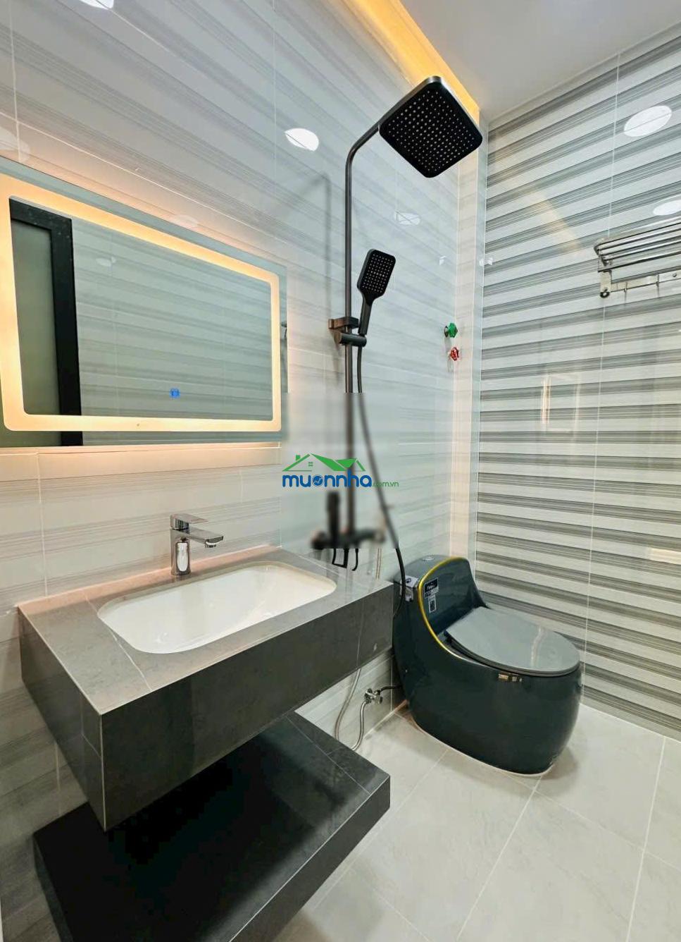 Nhà đẹp hẻm xe tải tận cửa, ngay nguyễn kiệm lh 0906 389 ***
