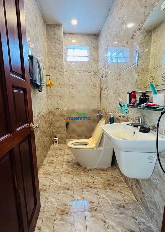 Sát mặt tiền - hxh phạm văn bạch- phường tân sơn - tân bình cũ- dt 61m2- 3 tầng btct- nhỉnh 7 tỷ.
