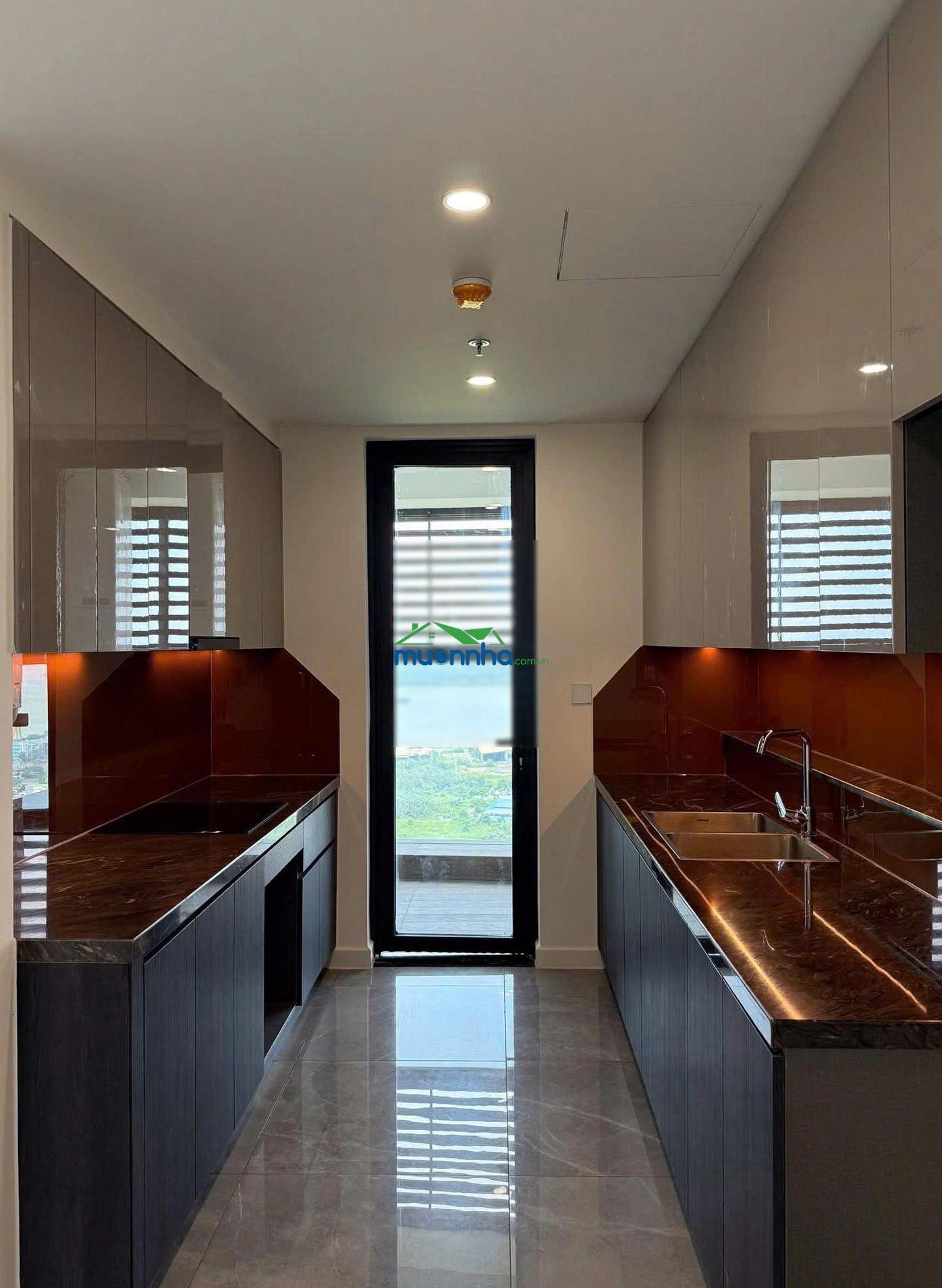 Noble crystal riverside 3pn 165m2 chỉ 56 tr/m2. 2pn + 1 137m2 chỉ 58tr/m2 lh vương 0357 313 ***
