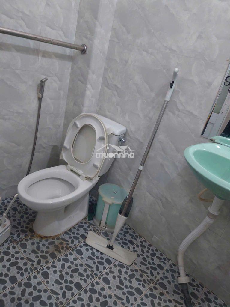 Cho thuê tầng trệt nhà nguyên căn hxh 1 phòng khách+ 1 phòng ngủ