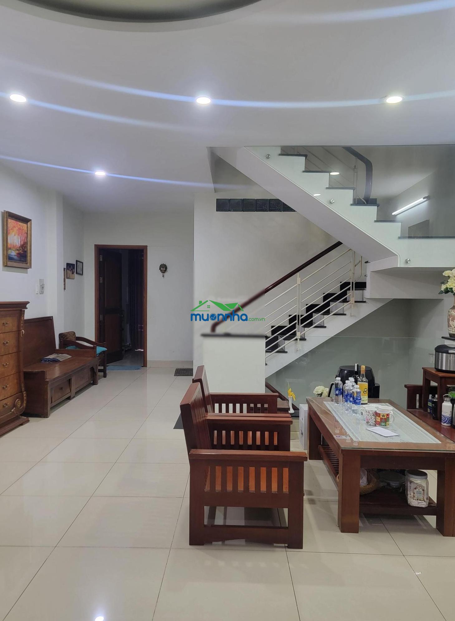 Bán nhà vị trí tốt cho người hữu duyên