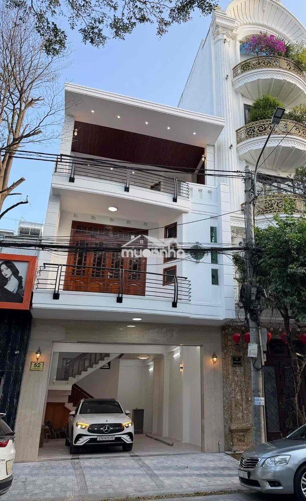 Nhà mt gần quảng trường bmt