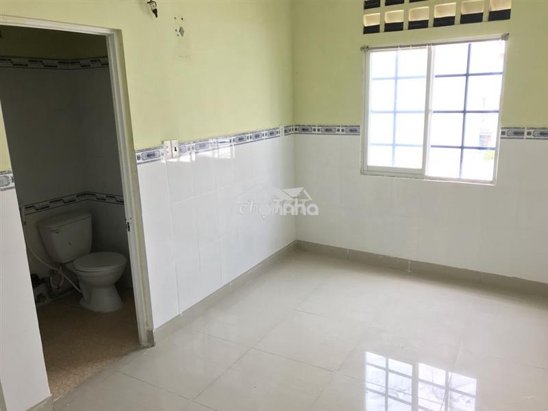 Phòng trọ q.tân phú toilet riêng sạch sẽ gạch men