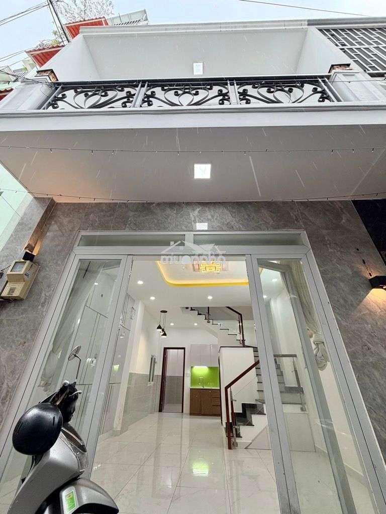 Nhĩnh 6 tỷ nhà 60m2 đường xvnt