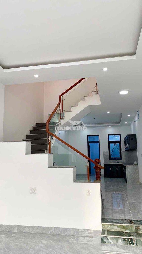 Cho thuê nha tx 25 q12 mới tinh chưa ai ở giá 10tr /th