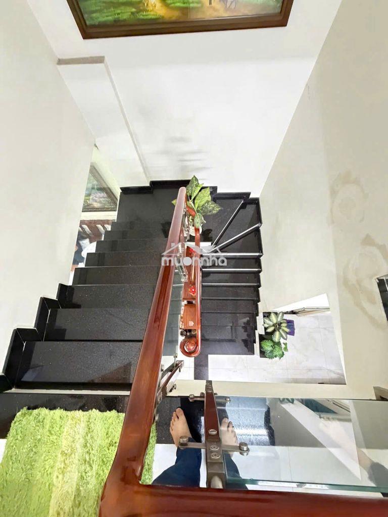 Cho thuê hẻm 4m khu tân sơn nhì 4x13m 1pn1wc chỉ 7tr500