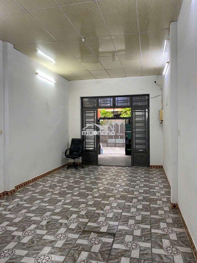 Cho thuê nhà cấp 4 dt 4 x20 trống suốt