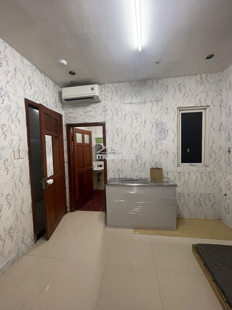 Phòng máy lạnh, máy giặt, có bảo vệ gần lotte