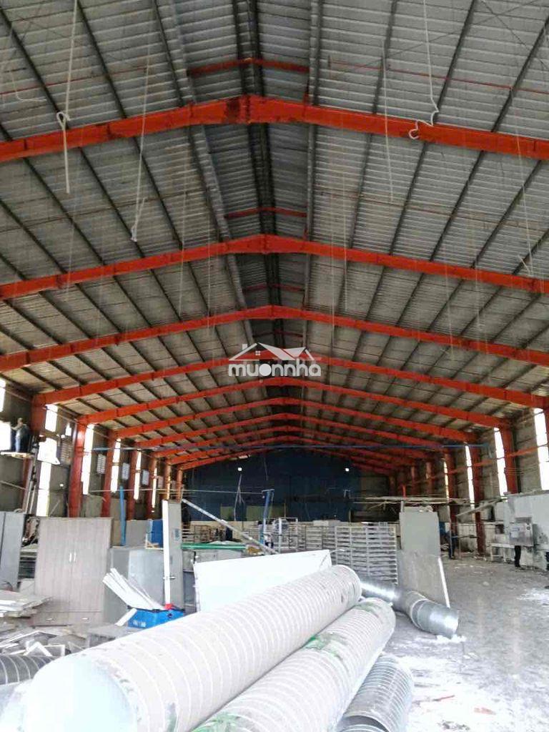 Cho thuê 2000m xưởng bến cát