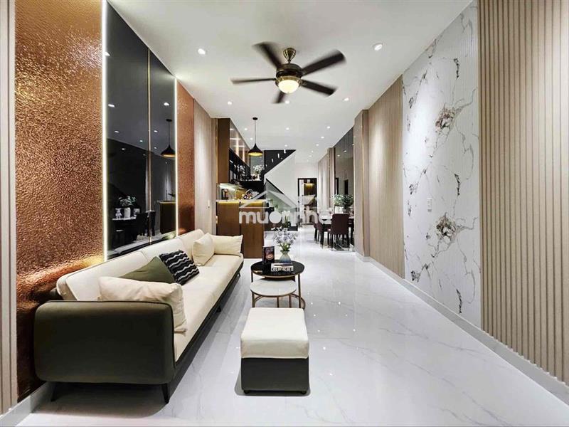 Hàng xóm hoang mang vì chủ nhà huỳnh văn nghệ bán giá quá rẻ, sợ sập g