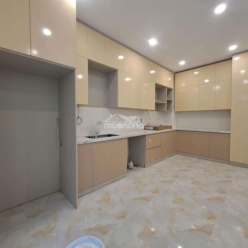 Nhà 3 lầu 4pn 5wc full nội thất, dt 4x20m 