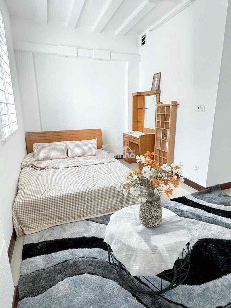 Nhà 3 tầng đẹp như mới mặt tiền đường khu dân cư phong phú 5