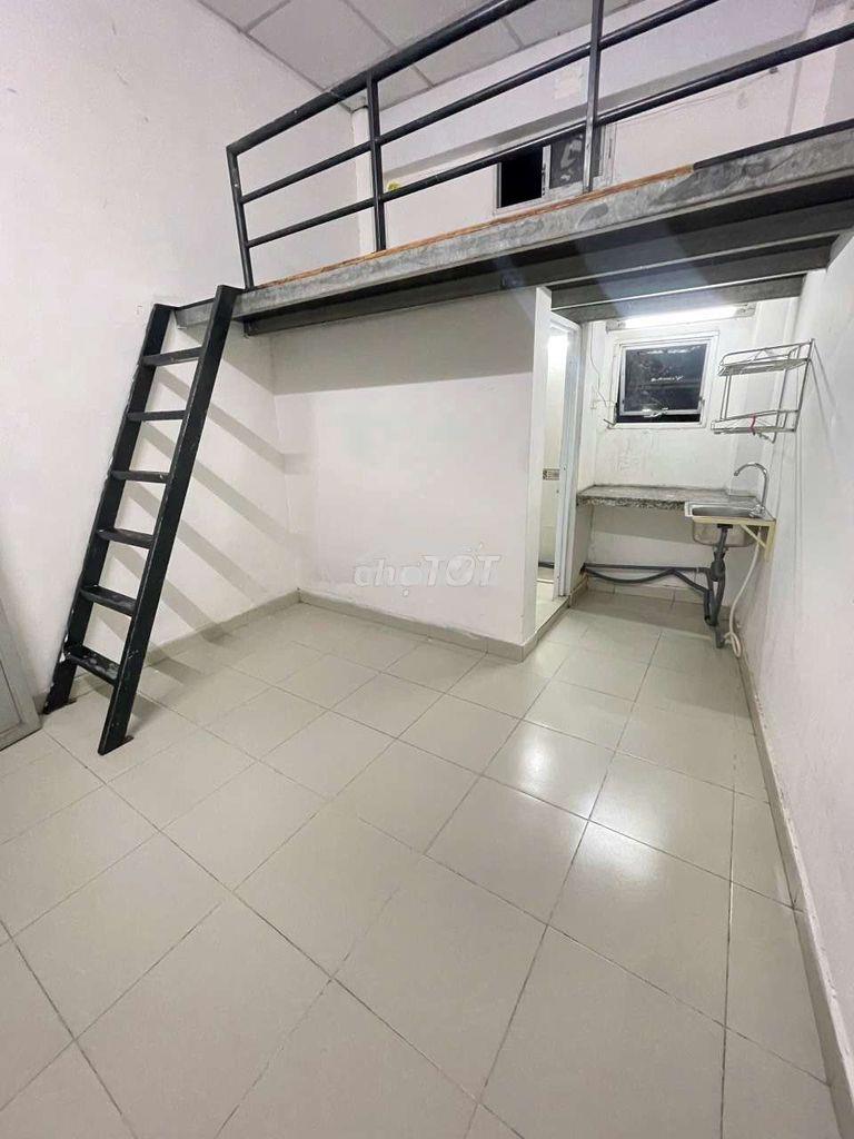 Phòng 28m2. ban công - cửa sổ 53 dương đức hiền  - ngay đh công thương