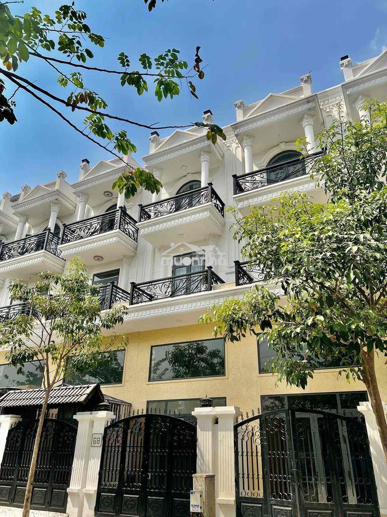 Cho thuê nhà ngay chân cầu ngã tư ga dt 250m2 1trệt 4lầu 4pn 5wc