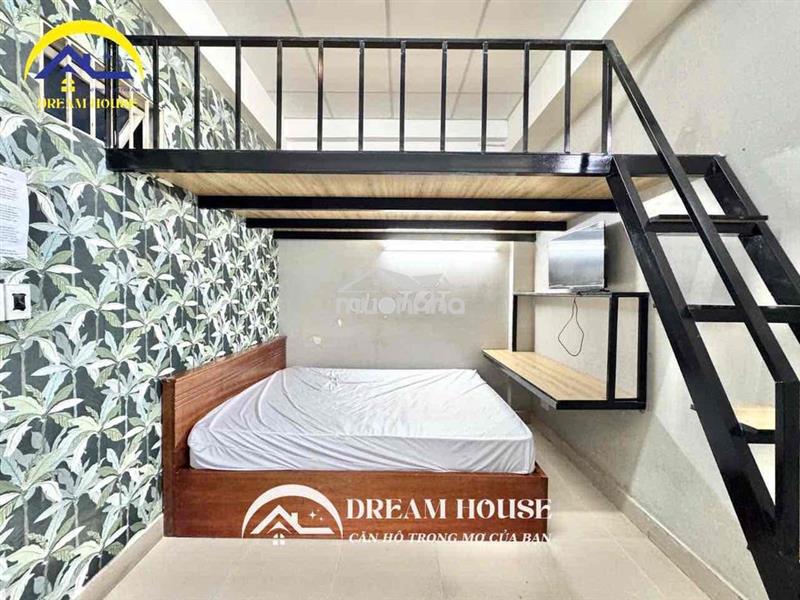 Phòng có gác và giường rộng rãi gần đầm sẽ giá rẻ