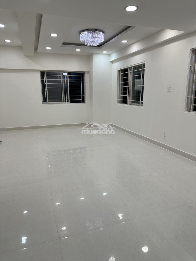 Bán tầng trệt căn hộ phú mỹ thuận. 145m, 3pn, 3wc, tiện ở, buôn bán