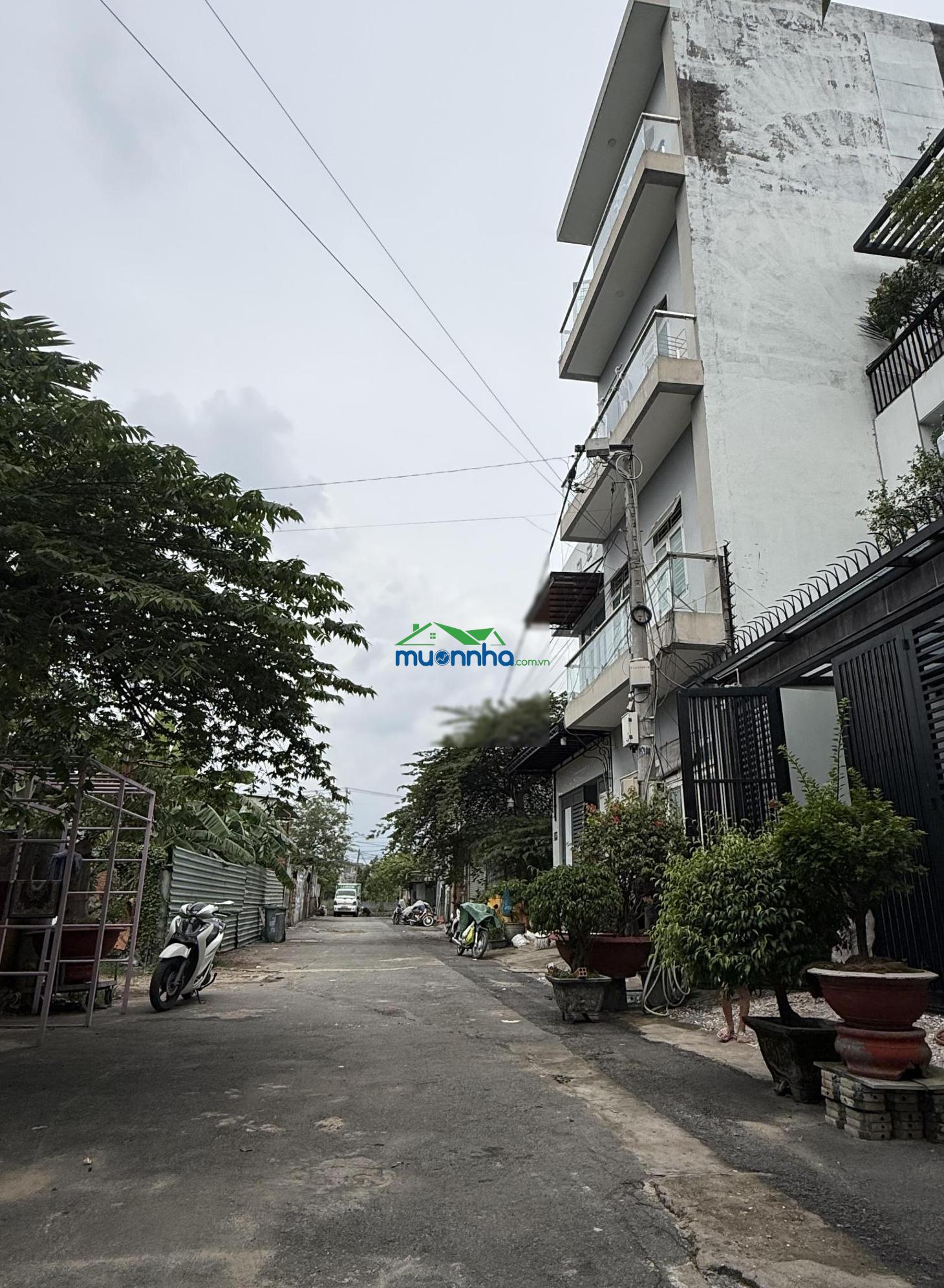 4 tầng btct 14p chdv cho thuê 30tr giá 6,5 tỷ ngay picity. hẻm 10m - 4