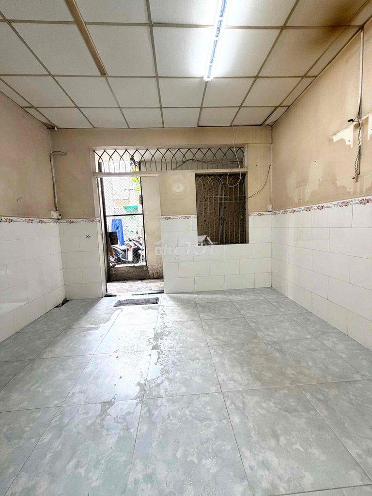 Cho thuê nhà tân phú chính chủ - ở ngay - 2 tầng sát mt - ngang 4.2m - 2