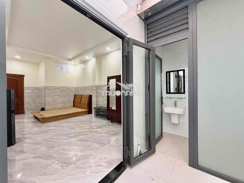 Chdv full nt 40m2 sân sau thoáng - ngay lạc long quân