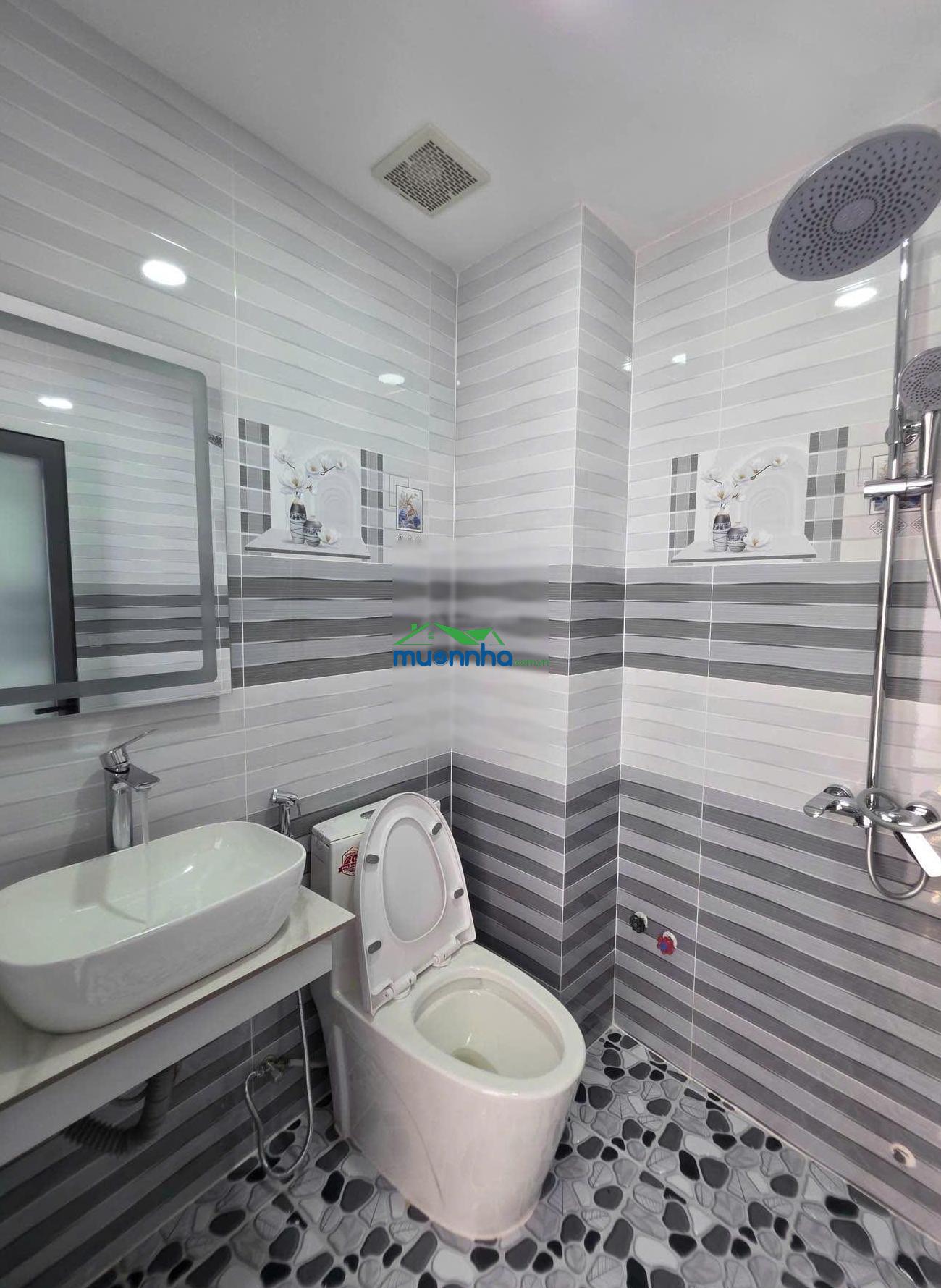 Cách đường chỉ 30m sát chợ bà chiểu, 4,5x20m, 4 tầng thang máy vivu với dòng tiền ~60tr/tháng