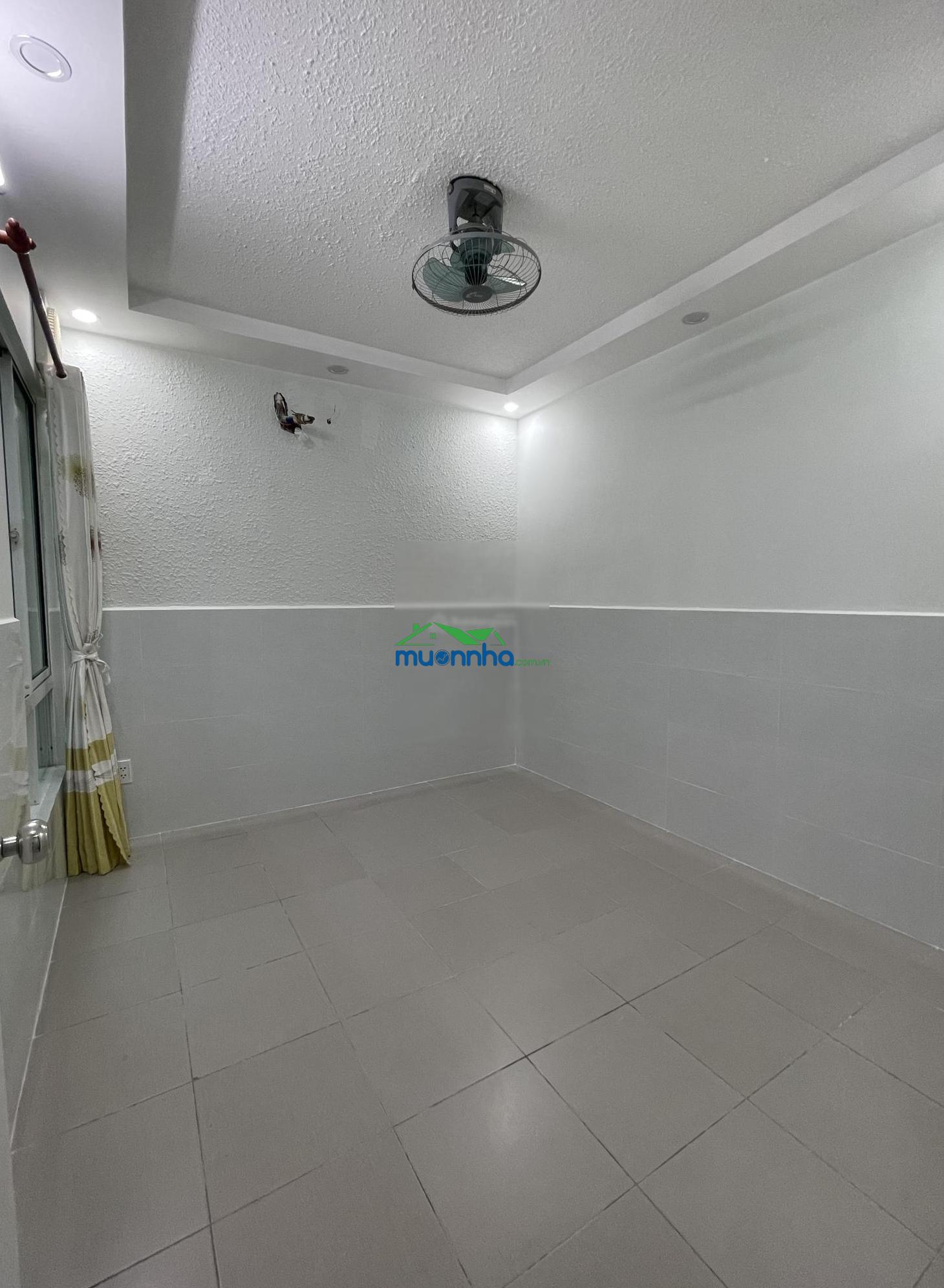 Cho thuê nhà trong khu dân cư hiệp thành 3 nhà 2 phòng ngủ. đường nhựa 8m. nhà đã sơn lại như mới