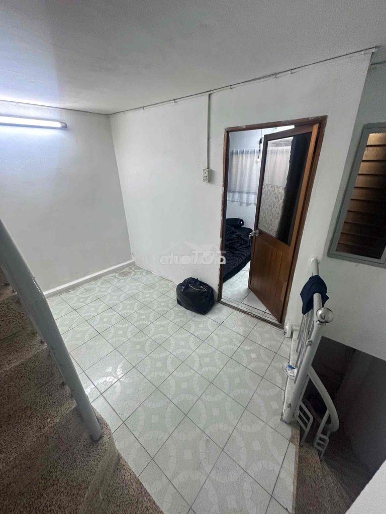 Nhà nguyên căn 6 triệu chợ hoà bình , q5