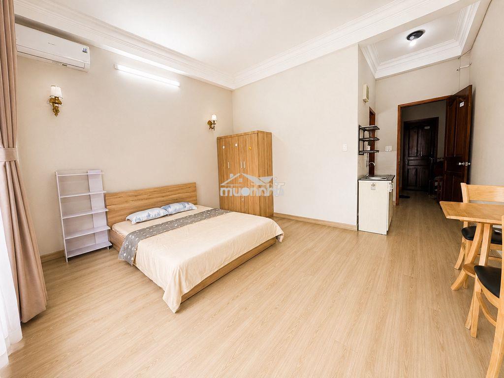 Phòng ban công hồng hà gần công viên gia định. - 2