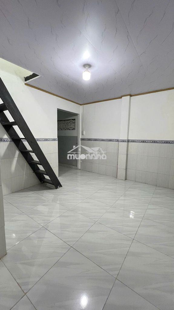 Chính chủ phòng mới  gác suốt cực rộng cao 2m không đụng đầu, giá 2tr7