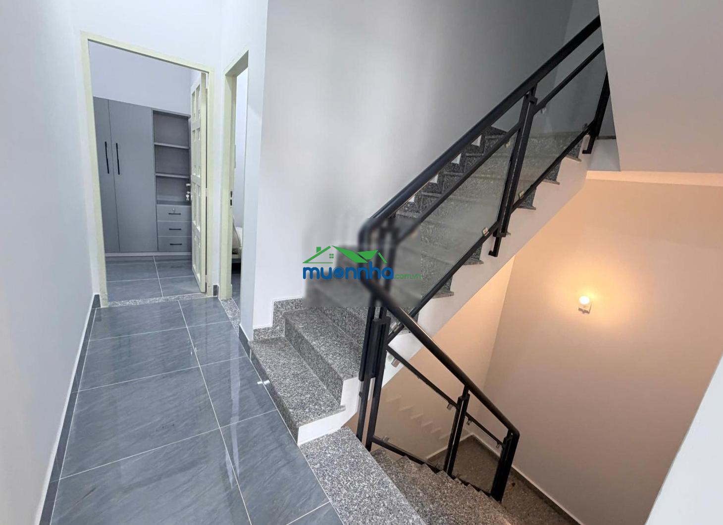 Nhà 1 trệt 4 lầu 10 căn hộ dịch vụ khu vực cho thuê cực tốt