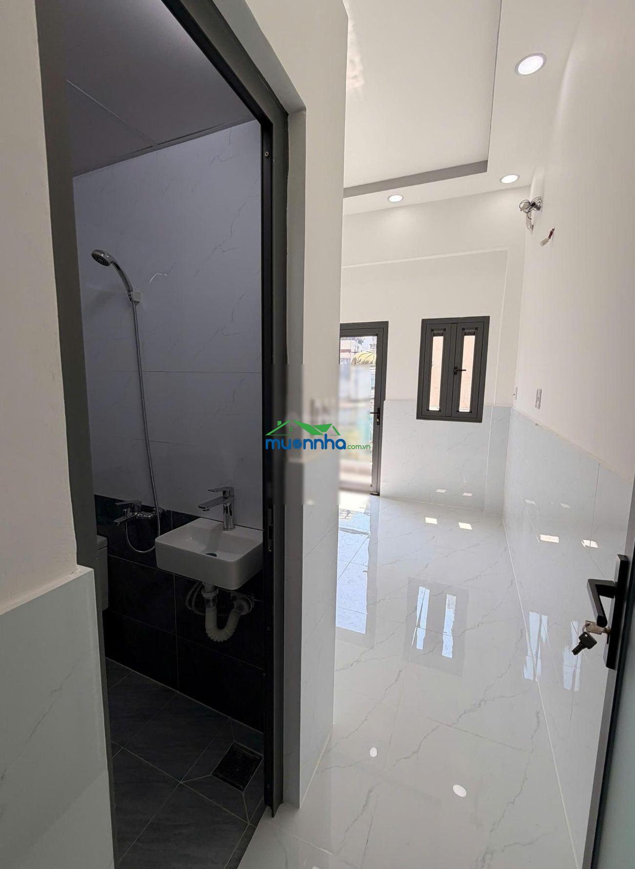 Bán nhà đẹp ở ngay văn thân. quận 6. giáp quận 11. bình tân