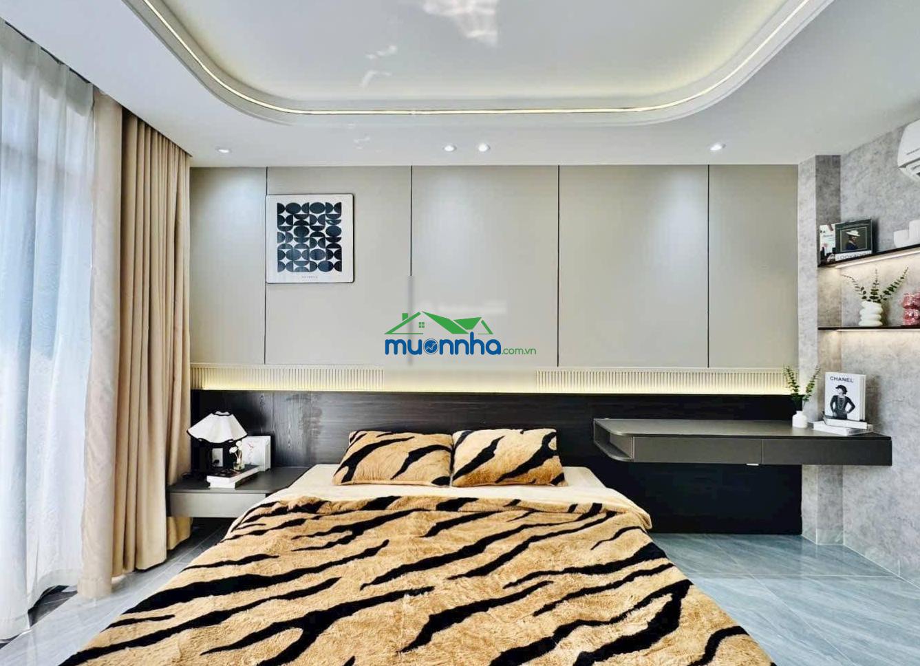 Bán nhà hẻm 495 phường 14 quận 10 (4.1mx15m) trệt lửng 2 lầu sân thượng giá 12.6 tỷ.