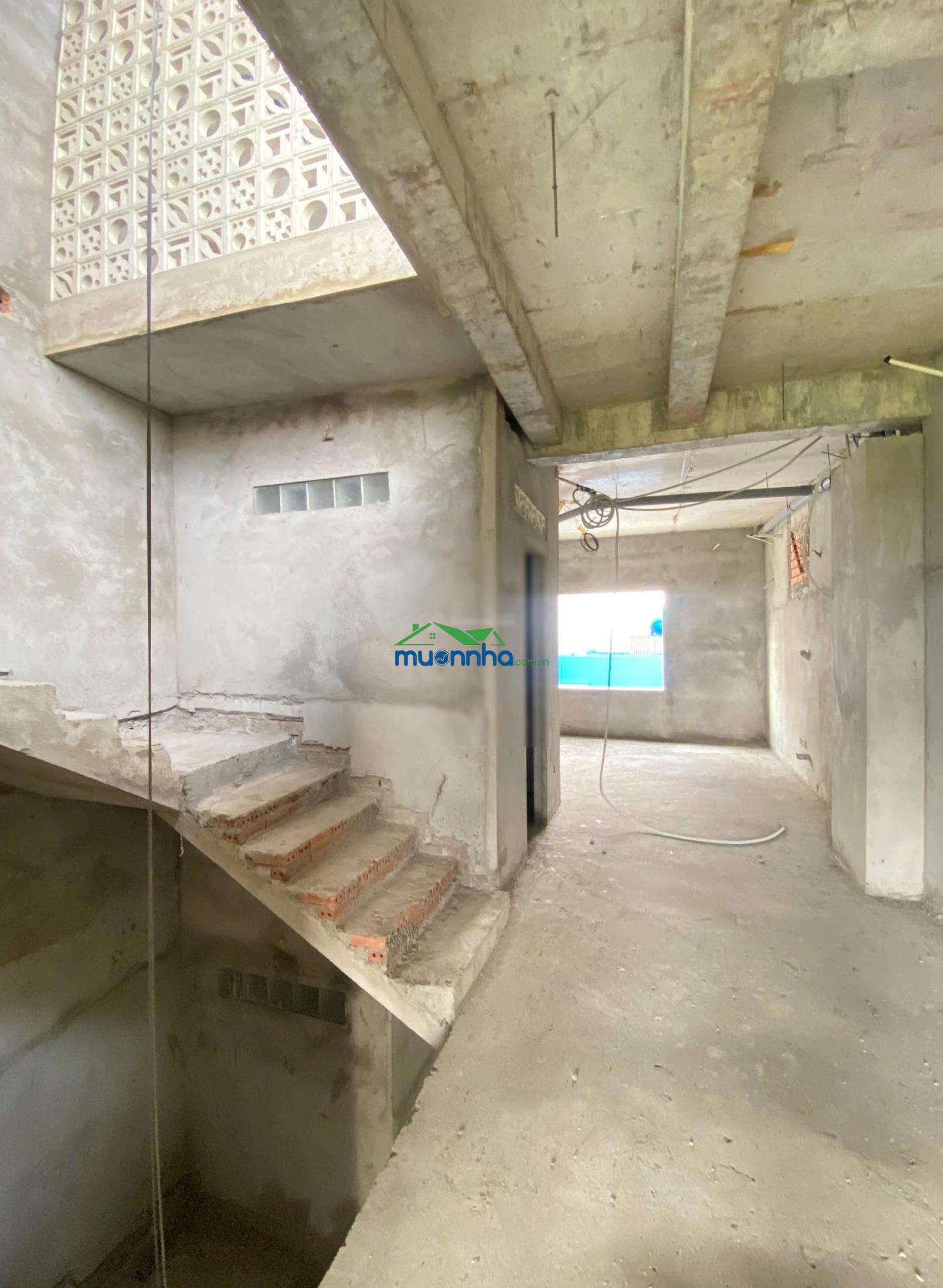 Bán nhà thô 6 tầng có hầm và chờ thang máy dtsd 476m² chỉ 13,8 tỷ đường đại lộ 50m kdc phong phú 4