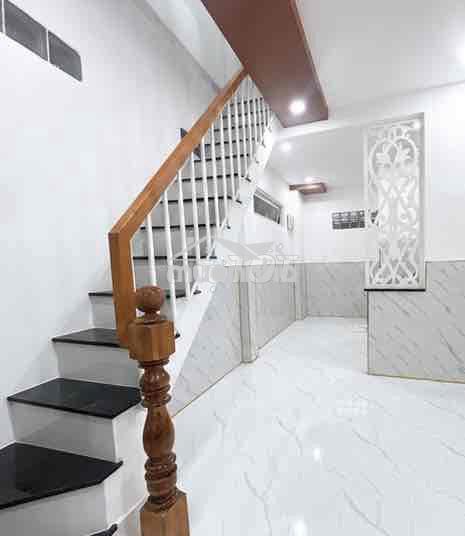 Nhà bán 3 tầng sát hẻm xe hơi hoàng diệu 2