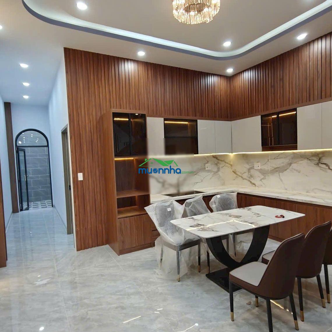Nhà ngay chợ bình chánh 5x24m 1 trệt 1 lầu giá 2,3 tỉ 4pn - 3wc - 3