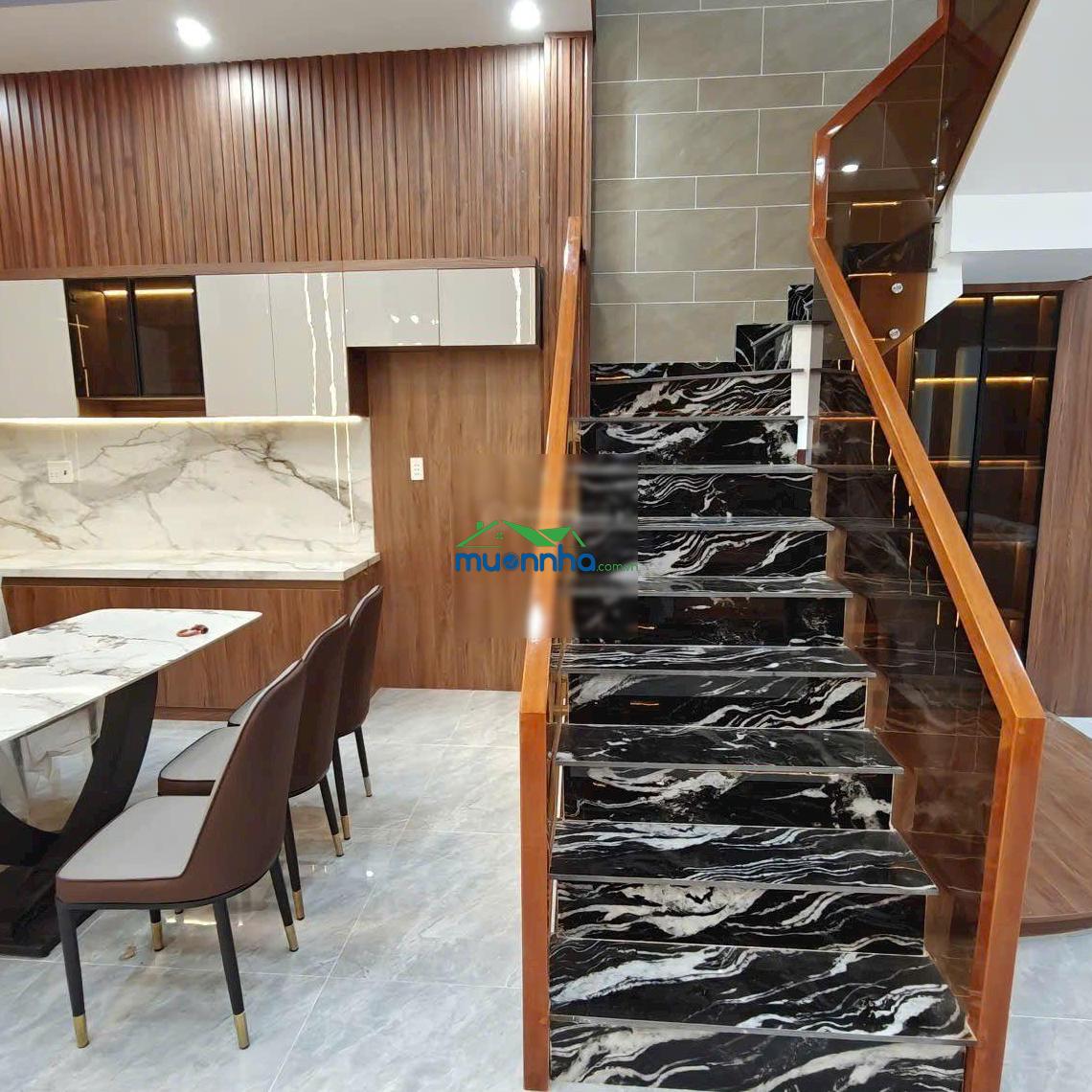 Nhà ngay chợ bình chánh 5x24m 1 trệt 1 lầu giá 2,3 tỉ 4pn - 3wc - 4