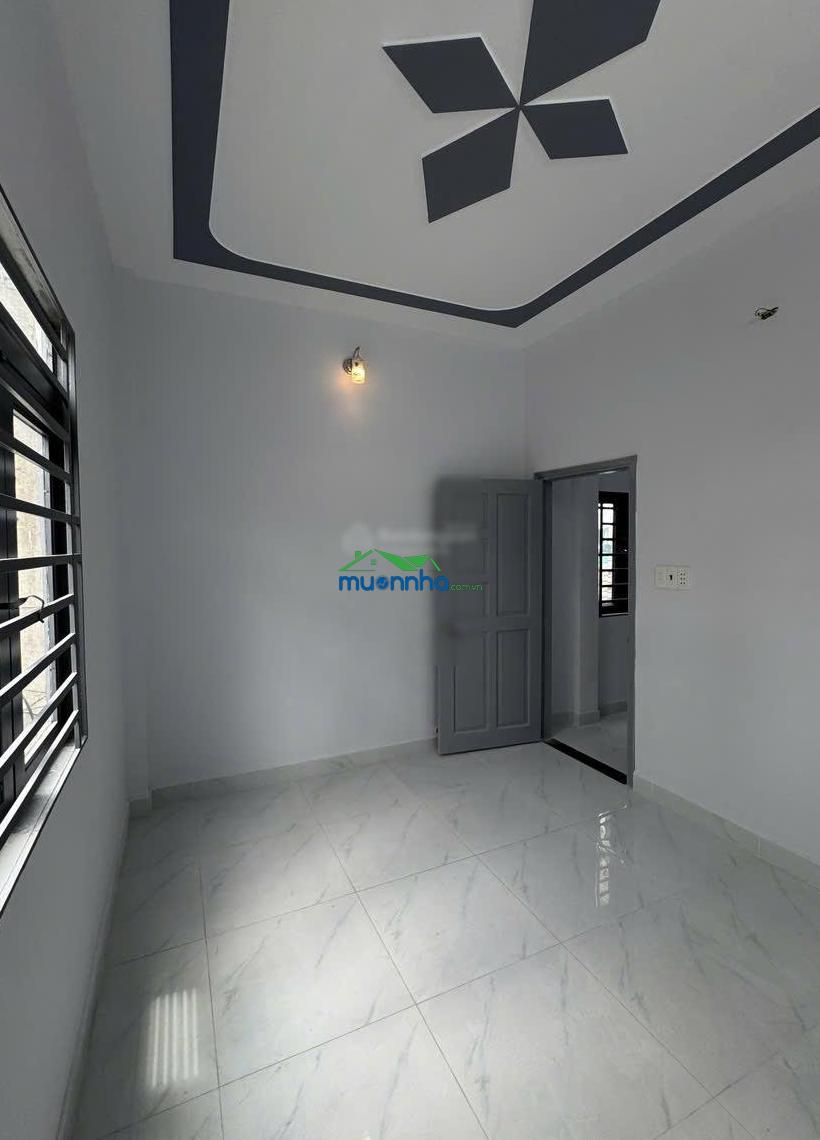 Lô góc 3 mặt thoáng - 2 tầng xây kiên cố - sổ đẹp vuông vức - xem là mê - 2